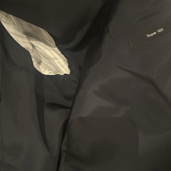 Hugo Boss Blazer. - Picture 7 of 10